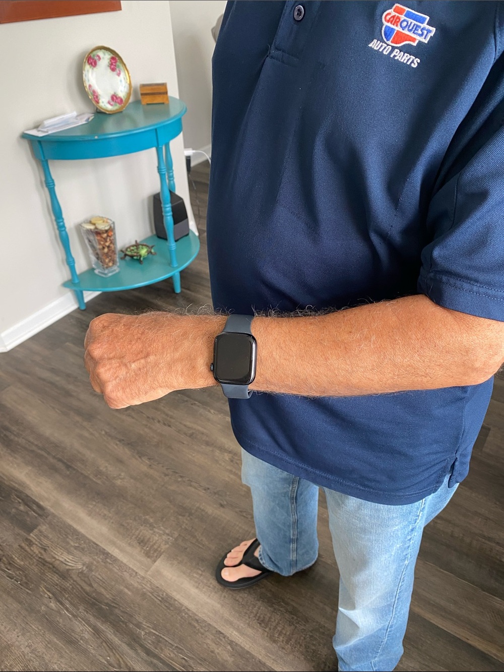 Elegant Black Smartwatch with Silicone Band - Picture 7 of 7